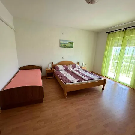 Lopar, Primorje-gorski Kotar 4 Apartmán *